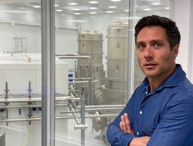 Artist Jonathan Wanders at the ET Pathfinder facility in Maastricht. Photo ET-EMR / Henk Schroen