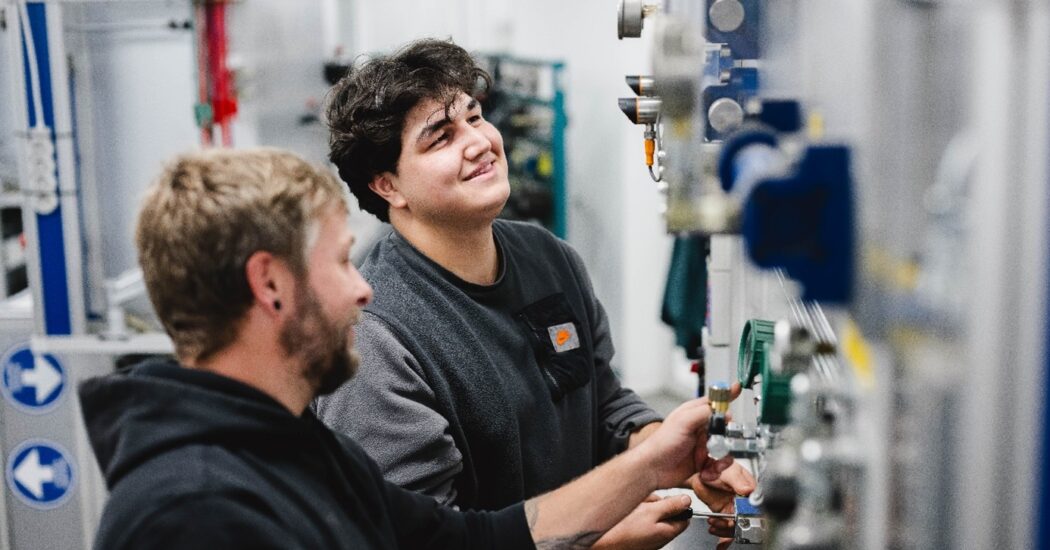 MBO-studenten in lab