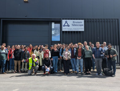 Photo de groupe au centre de stockage (« core house ») du programme de recherche géologique du Télescope Einstein. Photo : ET-PP