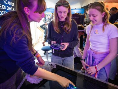 Scholieren doen proefjes