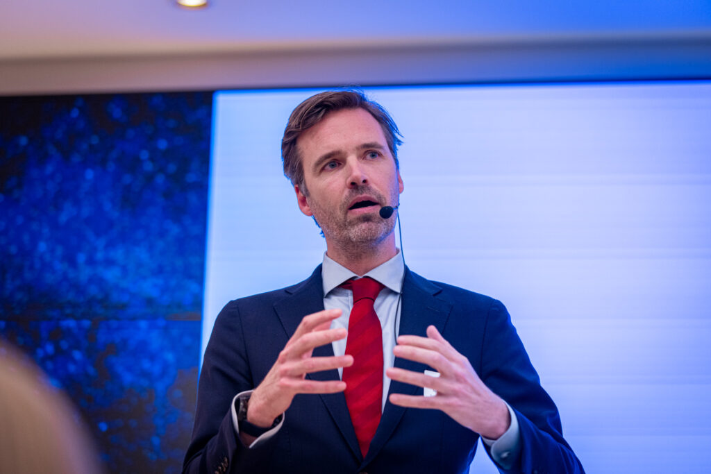 Sjoerd Sjoerdsma bij ambassade in Brussel