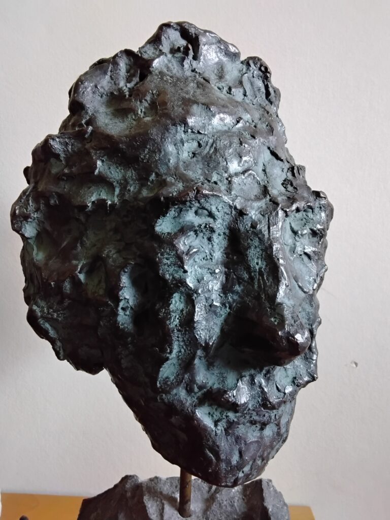 Bronzen portret verbindt Einsteins