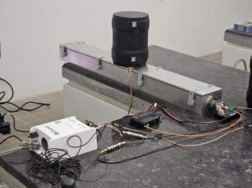 • Set-up met de sensor van Innoseis in de Heimansgroeve, een geschikte omgeving voor testen ten behoeve van ET