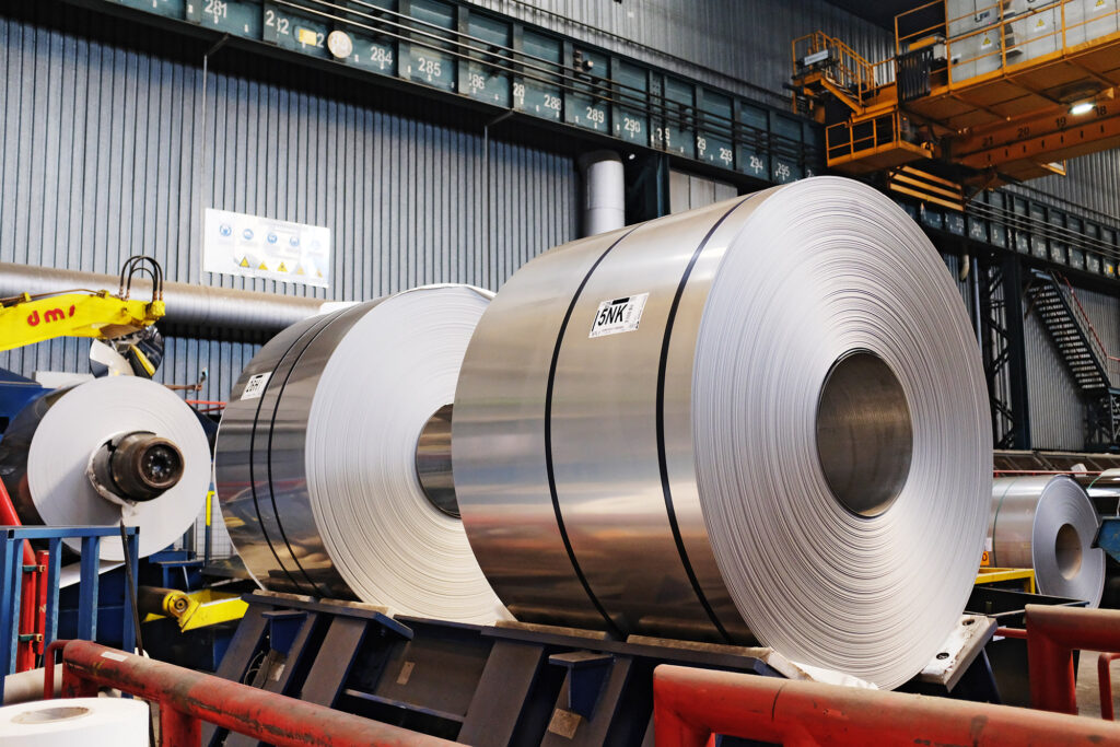 Rollen staal Aperam, Vlaanderen