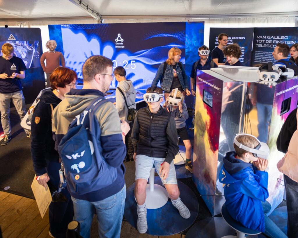 Scholieren met VR-bril op